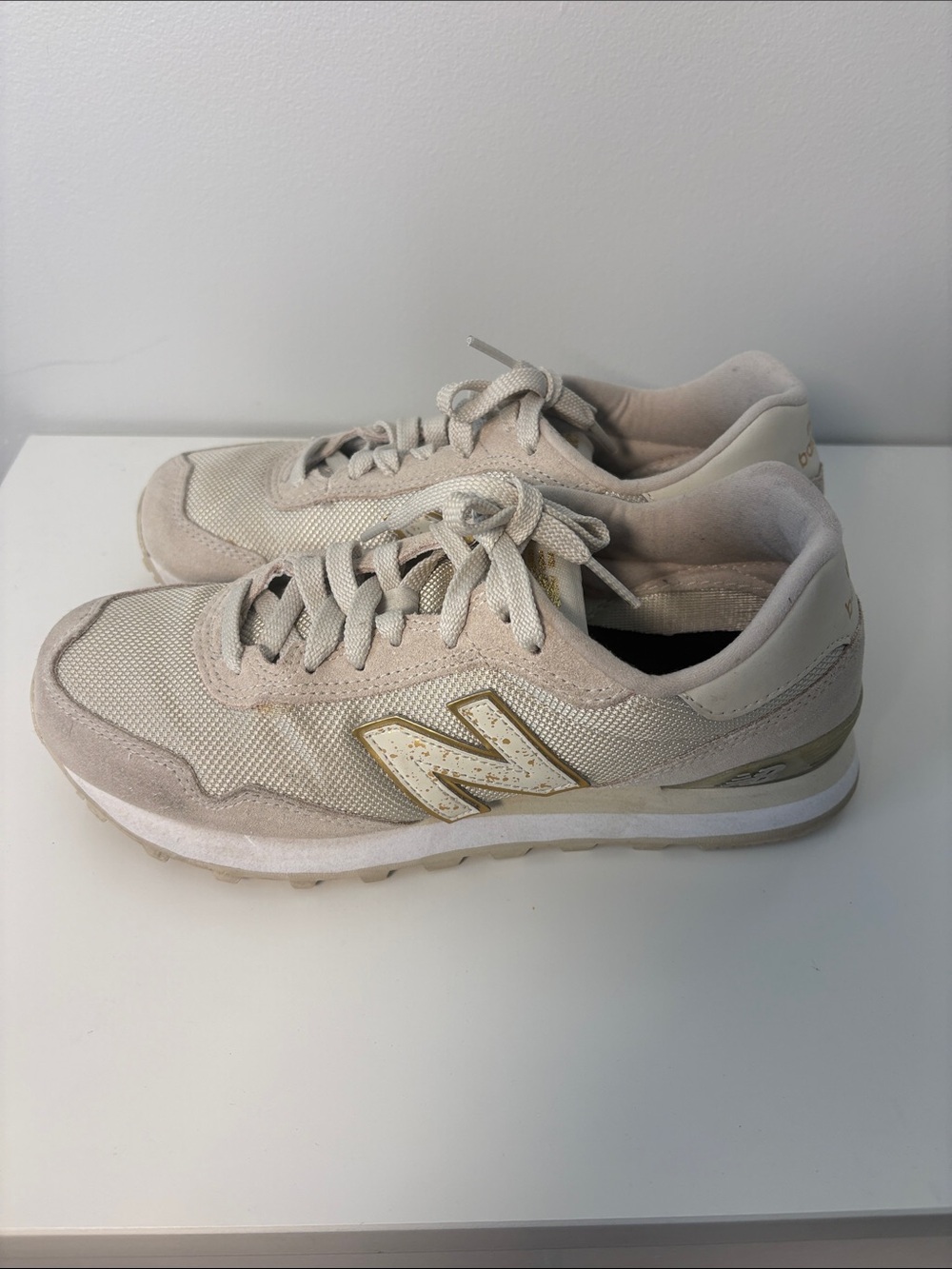New Balance Beige and Gold Lace-Up Sneakers 7 Wide - Picture 6 of 12